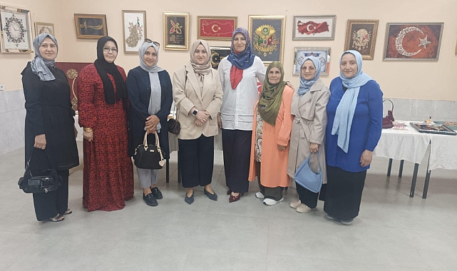 Ak Parti Iğdır Kadın Kolları Halk Eğitim Merkezi yılsonu sergisini gezdi