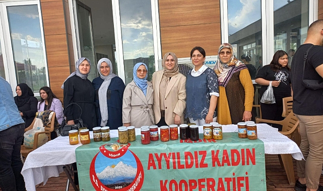 Ak Parti Kadın Kollarından Ayyıldız Kadın Kooperatifi standına ziyaret