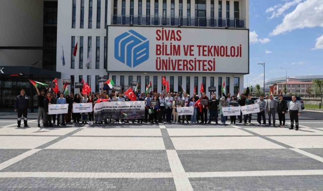 Akademisyenler ve öğrenciler birlikte İsrail&#039;i protesto etti