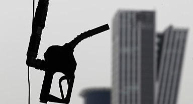 Akaryakıta zam, otogaza indirim geldi