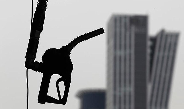 Akaryakıta zam, otogaza indirim geldi