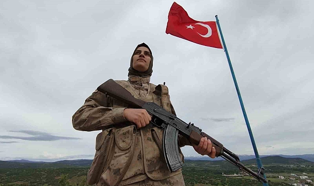 Akşam vatan nöbetinde, gündüzleri anne