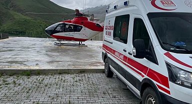 Akut apandisit tanısı konulan hasta, ambulans helikopterle Van'a sevk edildi