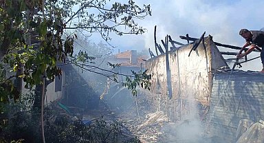 Alevlere teslim olan ev kullanılamaz hale geldi