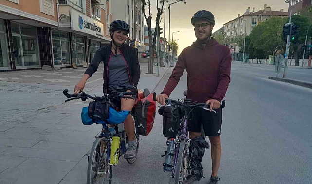 Alman çift bisikletle Meke Gölü&#039;ne ulaştı