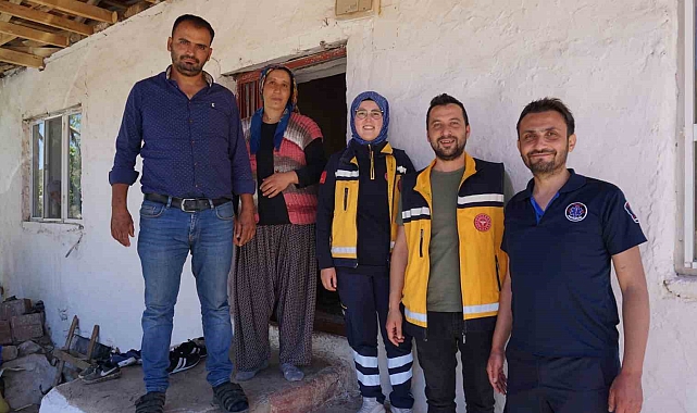 Ambulansta doğan Nehir bebek paramedik ekibiyle buluştu