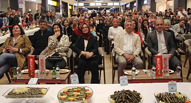 Anneler, en lezzetli yaprağı sarmak için hünerlerini sergiledi