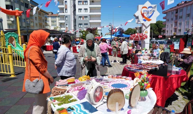 Anneler Günü&#039;ne özel kurulan pazarda hem satış yaptılar hem eğlendiler