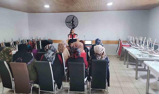 Annelere uyuşturucu eğitimi verildi