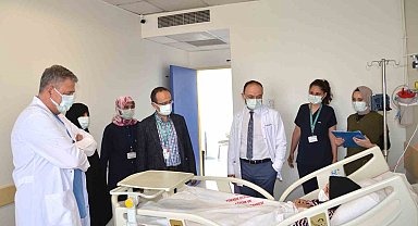 Annesinin böbreği ile hayata tutundu