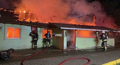 Annesiyle içinde bulunduğu evi yaktı