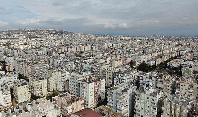 Antalya&#039;ya yerleşen Rusya ve Ukraynalılar memleketlerine geri dönüyor