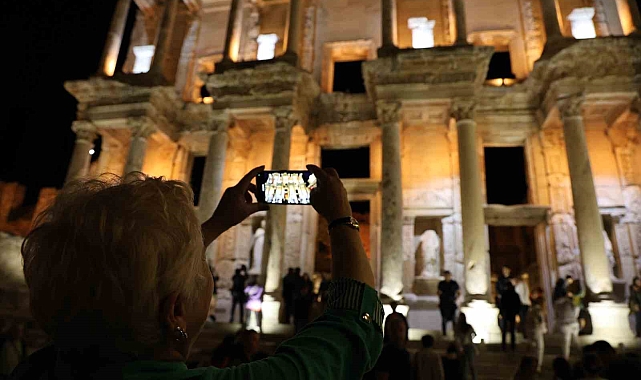 Antik Kenti&#039;ndeki &#039;gece müzeciliği&#039; lansmanına yoğun katılım