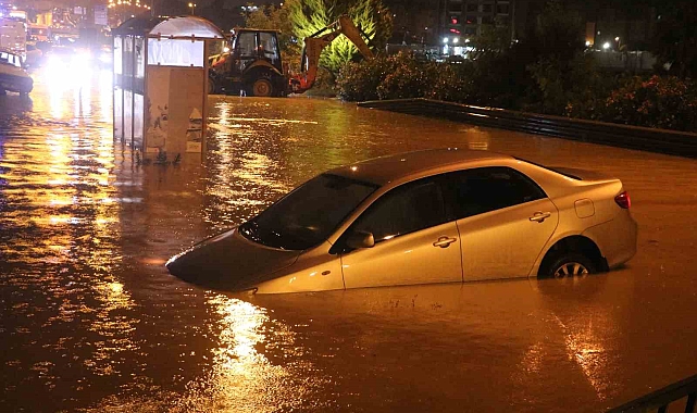 Araçlar, suya gömüldü