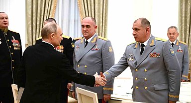 "Askerlerimizin üstünde sinek gibi insansız hava araçları uçuyor"