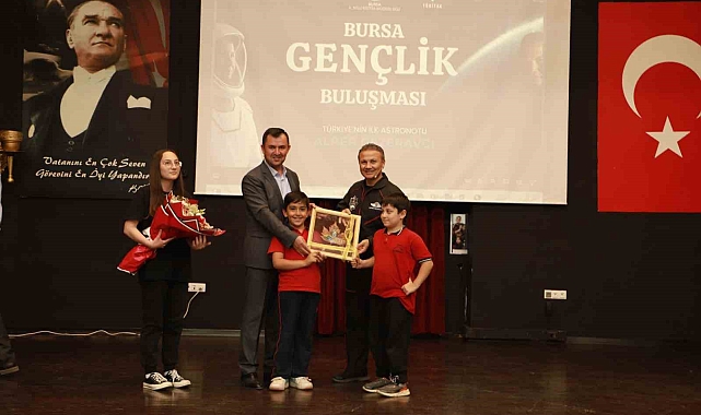 Astronot Gezeravcı, Bursa&#039;da öğrencilerle buluştu