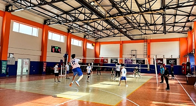 ‘Atatürk Gençliği’ voleybol turnuvası devam ediyor