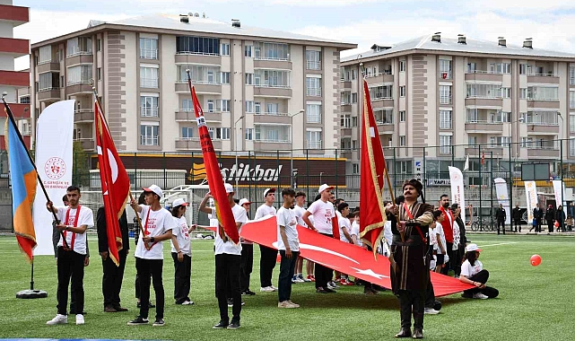 Atatürk&#039;ü Anma Gençlik ve Spor Bayramı, coşkuyla kutlandı