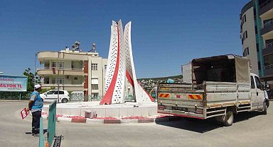 Ay Yıldız anıtının sökülmesine tepki yağdı