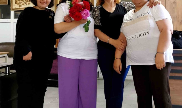 Ayvalık&#039;ta engellilerden Anneler Günü etkinliği