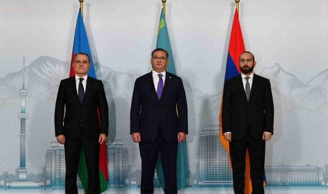 Azerbaycan ve Ermenistan Dışişleri Bakanları Kazakistan&#039;da bir araya geldi