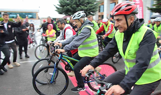 Bakan Uraloğlu, Trabzon&#039;da pedal çevirdi