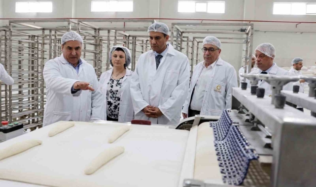 Başkan Zeyrek halk ekmek için kolları sıvadı