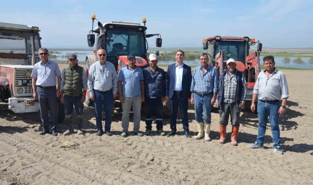 Beylikova&#039;da bin dekar alanda yağlık ayçiçeği ve darı mısır ekimine başlandı