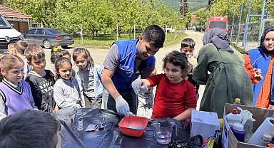 Bilim karavanında deney yaptılar
