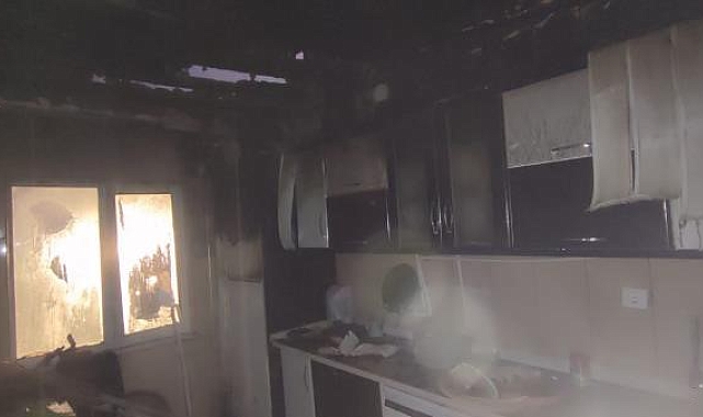 Bir eve yıldırım düşmesi sonucu yangın çıktı