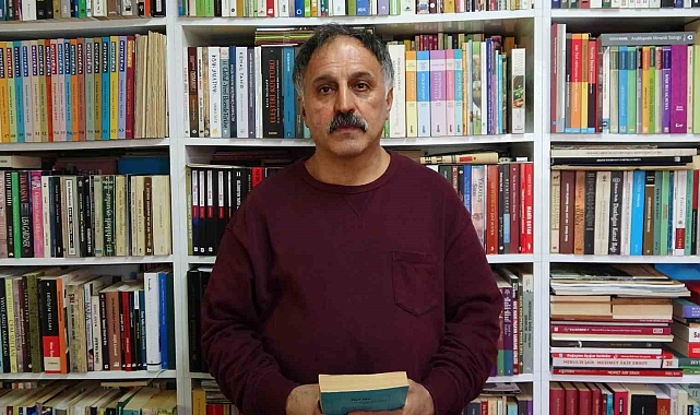 Biriktirdiği kitap ve dergilerle, evini kütüphaneye çevirdi