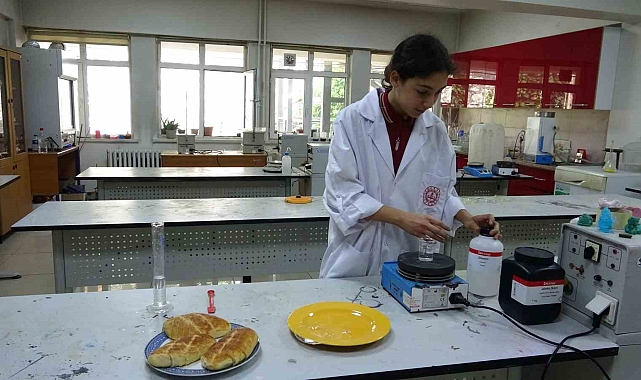 Bitki özlerinde küflenmeyi geciktiren katkı maddesi üretip bölge birincisi oldular