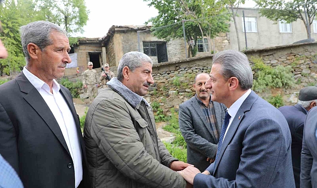Bitlis Valisi Karaömeroğlu, şehit ailelerini ziyaret etti