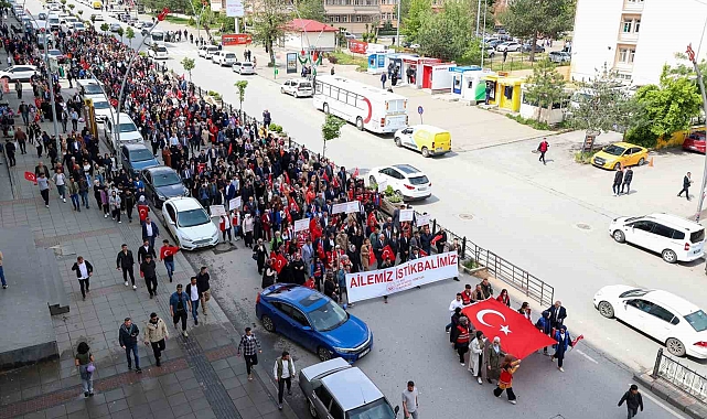 &#039;Biz Büyük Bir Aileyiz&#039; yürüyüşüne, binlerce kişi katıldı