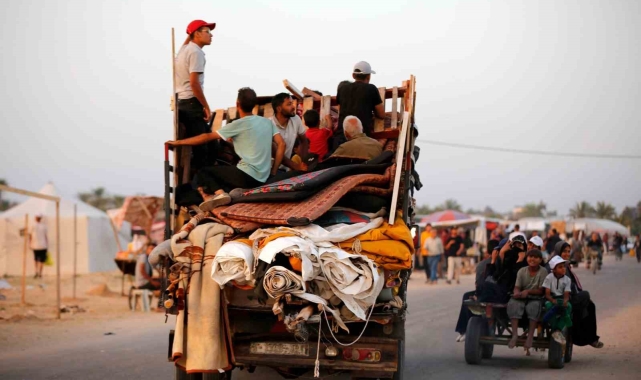 BM: &quot;İsrail&#039;in bombardımanı yoğunlaştırmasıyla yaklaşık 110 bin Filistinli Refah&#039;tan ayrıldı&quot;