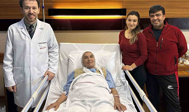 Böbrek kanserinden robotik cerrahi ile kurtuldu