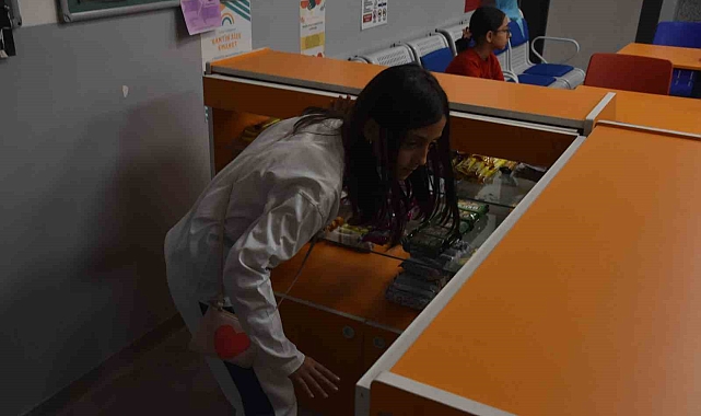 Bu okuldaki kantinin sorumlusu yok