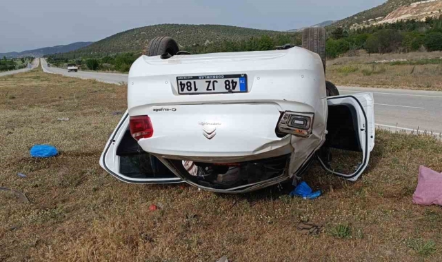 Burdur-Fethiye kara yolunda kontrolden çıkan otomobil takla attı: 1&#039;i çocuk 3 yaralı