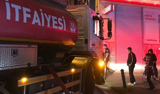 Bursa&#039;da iş hanının çatı katında çıkan yangın korkuttu