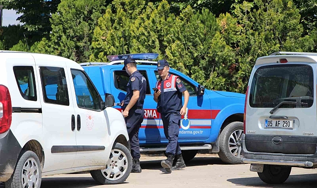 Büyükbaş hayvanı, bıçakla ve sopayla vura vura öldürdüler