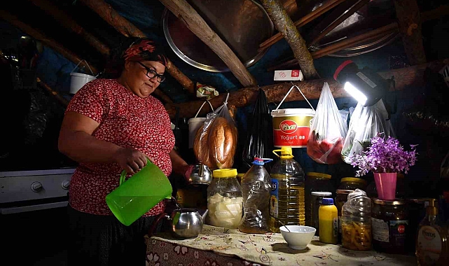 Çadırda yaşayan aile elektriğe kavuştu