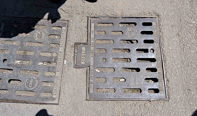 Çamur, taş ve çakıllar, mazgalları tıkadı