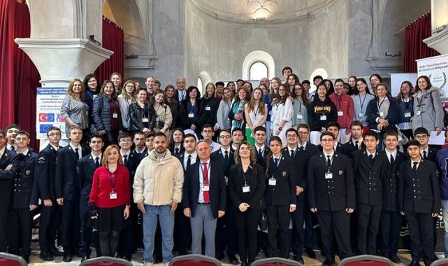 Çeşme&#039;deki lise, 5 ülkedeki lise ile iş birliği yaptı