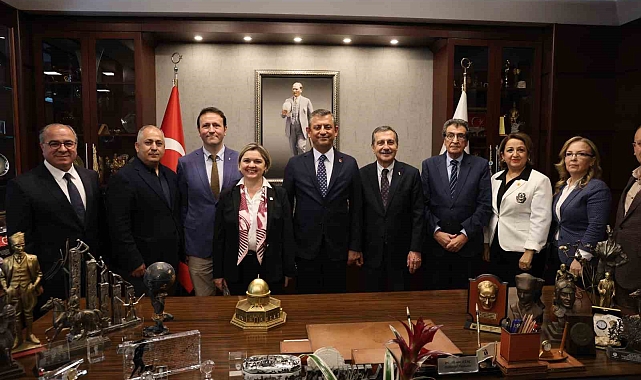 CHP Genel Başkanı Özel&#039;den Eskişehir&#039;de merkez belediyelerine ziyaret