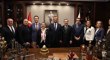 CHP Genel Başkanı Özel'den Eskişehir'de merkez belediyelerine ziyaret