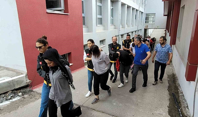 Çıplak fotoğraf şantajında 18 tutuklama