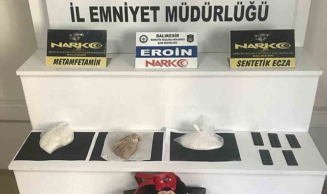 Çizgi film karakteri Mickey Mouse karakterini zula olarak kullanıp uyuşturucu sakladı