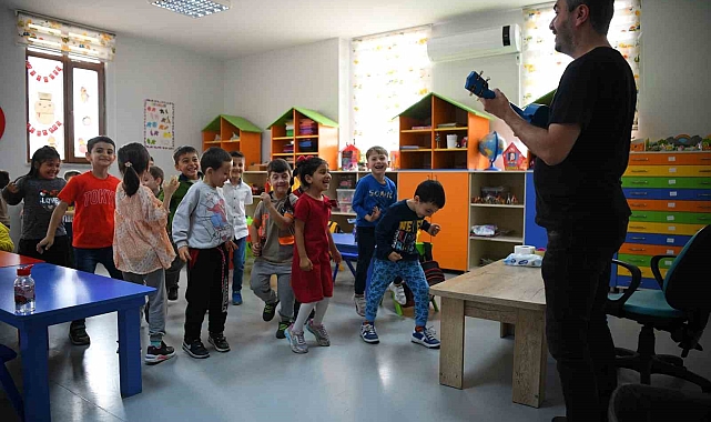 Çocuk Kulüpleri&#039;nde eğitim alan minikler, eğlenerek öğreniyor