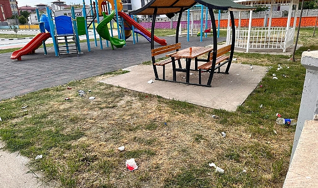 Çocuk parkları çöplüğe dönüyor