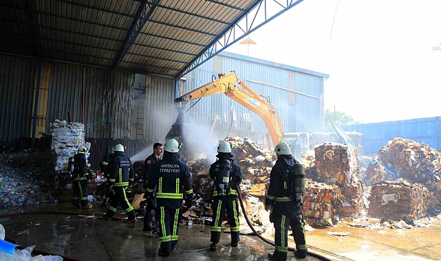 Çöpte başlayan yangın işyerlerine sıçradı